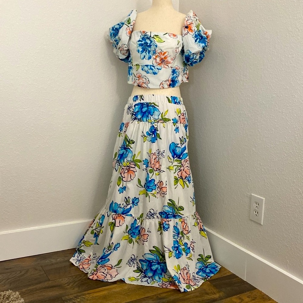 Set Puff Sleeve Scoopneck Top and Skirt